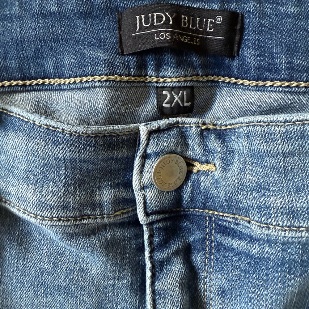Judy Blue distressed jean shorts 2X
